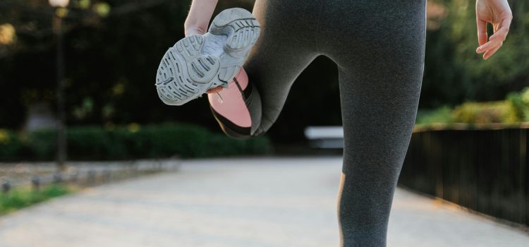 Yoga & Meditation für innere Schönheit – wie du von innen strahlst Pexels mart production 7880136